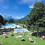 Farchanter Alm Mit Schlafzimmer, Wohnzimmer Und Schlafnische Farchant