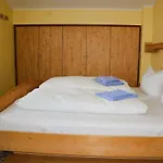Farchanter Alm Mit Schlafzimmer, Wohnzimmer Und Schlafnische