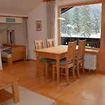 Farchanter Alm Mit Schlafzimmer, Wohnzimmer Und Schlafnische * Farchant