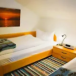 Farchanter Alm Mit Schlafzimmer, Wohnzimmer Und Schlafnische Farchant