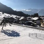 Farchanter Alm Mit Schlafzimmer, Wohnzimmer Und Schlafnische *