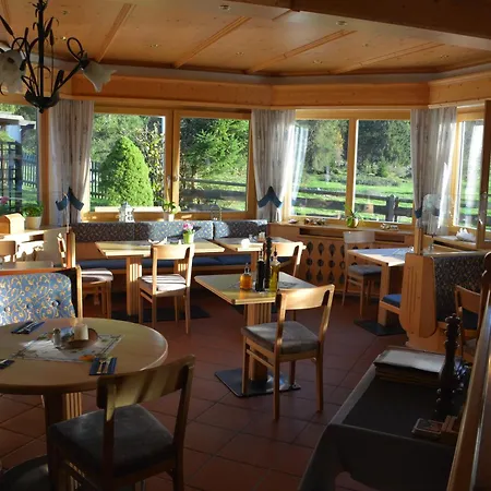 Farchanter Alm Mit Schlafzimmer, Wohnzimmer Und Schlafnische * 파르한트