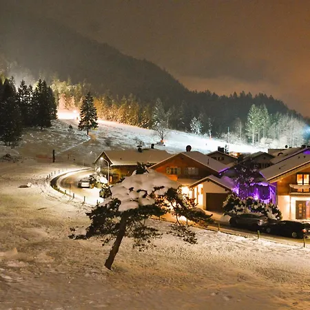 Farchanter Alm Mit Schlafzimmer, Wohnzimmer Und Schlafnische Farchant