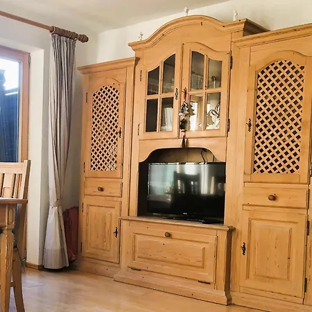Farchanter Alm Mit Schlafzimmer, Wohnzimmer Und Schlafnische *
