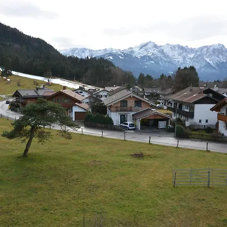 Farchanter Alm Mit Schlafzimmer, Wohnzimmer Und Schlafnische *