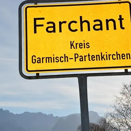 Farchanter Alm Mit Schlafzimmer, Wohnzimmer Und Schlafnische