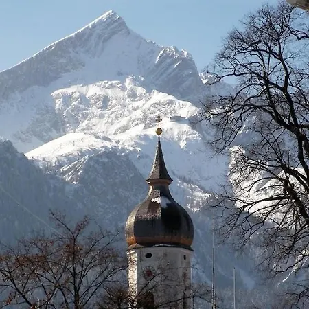 Farchanter Alm Mit Schlafzimmer, Wohnzimmer Und Schlafnische * Farchant