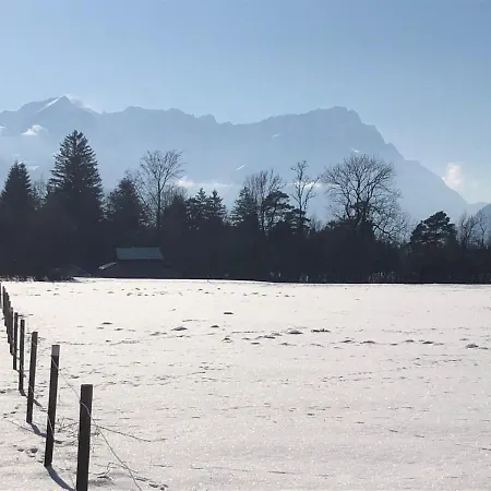 Farchanter Alm Mit Schlafzimmer, Wohnzimmer Und Schlafnische Farchant