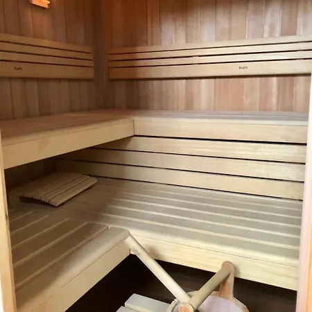 Farchanter Alm Mit Schlafzimmer, Wohnzimmer Und Schlafnische *