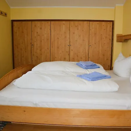 Farchanter Alm Mit Schlafzimmer, Wohnzimmer Und Schlafnische