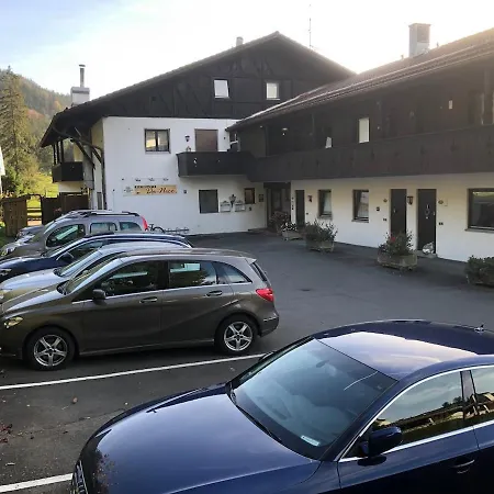 Farchanter Alm Mit Schlafzimmer, Wohnzimmer Und Schlafnische