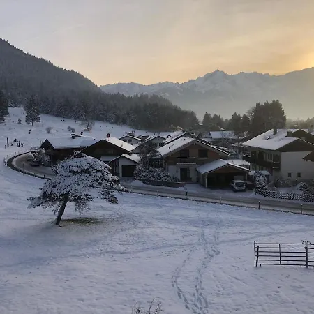 Farchanter Alm Mit Schlafzimmer, Wohnzimmer Und Schlafnische Appartement