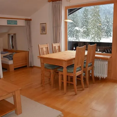 Farchanter Alm Mit Schlafzimmer, Wohnzimmer Und Schlafnische * Farchant