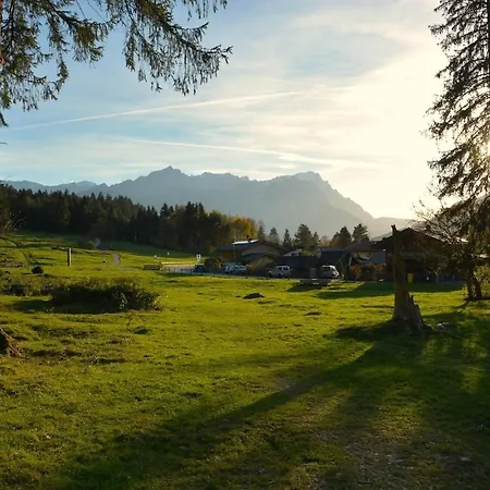 Appartement Farchanter Alm Mit Schlafzimmer, Wohnzimmer Und Schlafnische