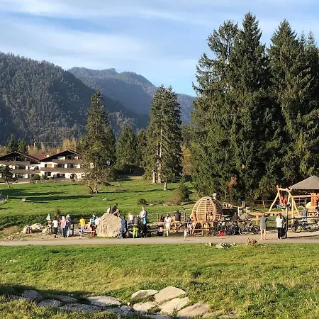 Farchanter Alm Mit Schlafzimmer, Wohnzimmer Und Schlafnische Appartement *
