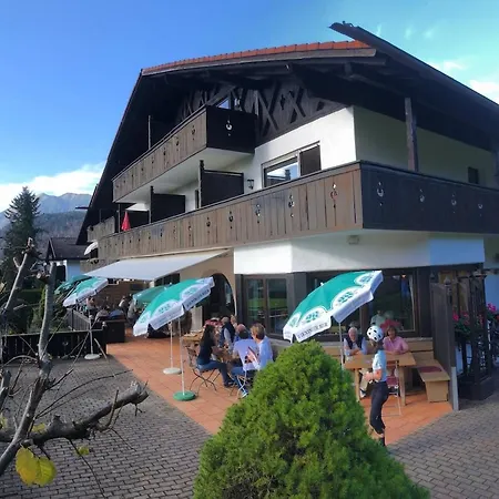 Farchanter Alm Mit Schlafzimmer, Wohnzimmer Und Schlafnische *