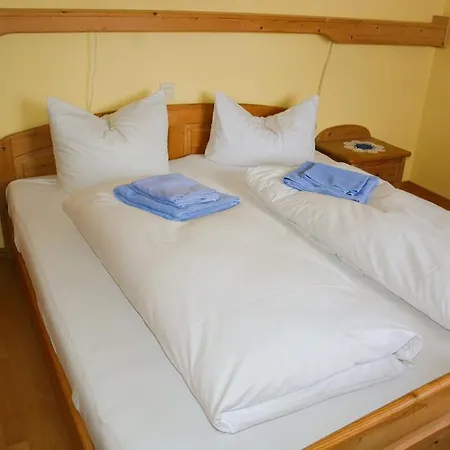 Farchanter Alm Mit Schlafzimmer, Wohnzimmer Und Schlafnische * Farchant