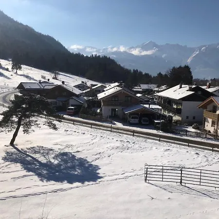 Farchanter Alm Mit Schlafzimmer, Wohnzimmer Und Schlafnische *