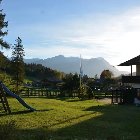 Farchanter Alm Mit Schlafzimmer, Wohnzimmer Und Schlafnische * Farchant